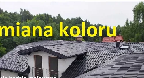 Dach z blachodachówki po profesjonalnej zmianie koloru na czarny grafit